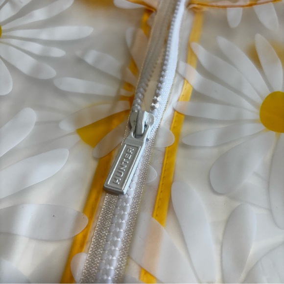 Hunter Daisy Print Transparent Raincoat with Yellow Highlights - Picture 9 of 10